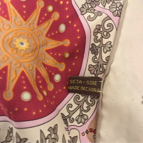 Designer-Style Scarf! It says Hermes but I can’t guarantee authenticity. VGUC. - Picture 6 of 7